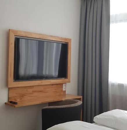 Hb 32 Metzingen Hotel Metzingen  Ngoại thất bức ảnh