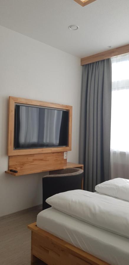Hb 32 Metzingen Hotel Metzingen  Ngoại thất bức ảnh