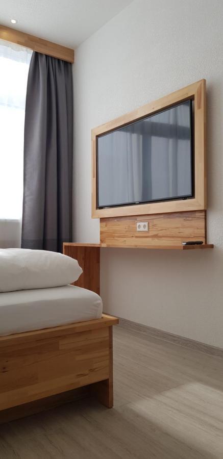 Hb 32 Metzingen Hotel Metzingen  Ngoại thất bức ảnh